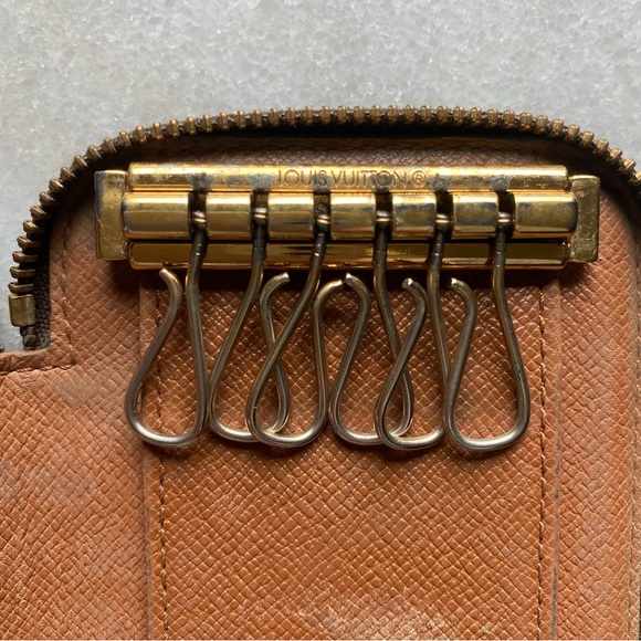 Louis Vuitton Monogram Zip Around Multicles 6 Key Holder - Picture 11 of 16